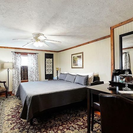 Hocking Hills Inn Logan Exterior foto